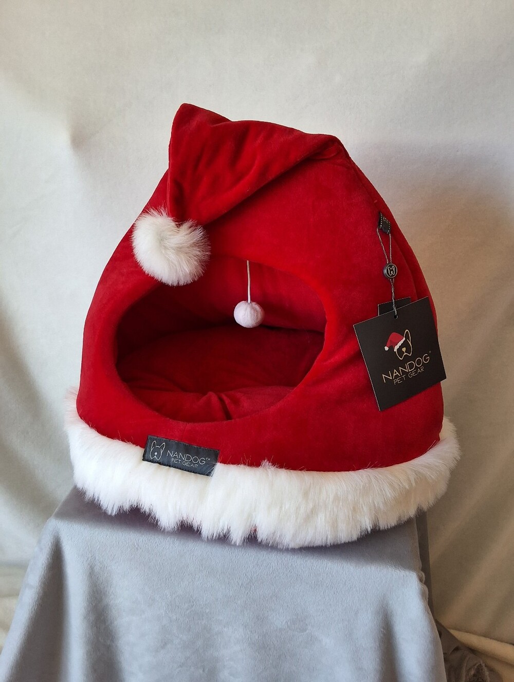 NanDog Pet Gear Santa Hat Pet Bed-NWT!